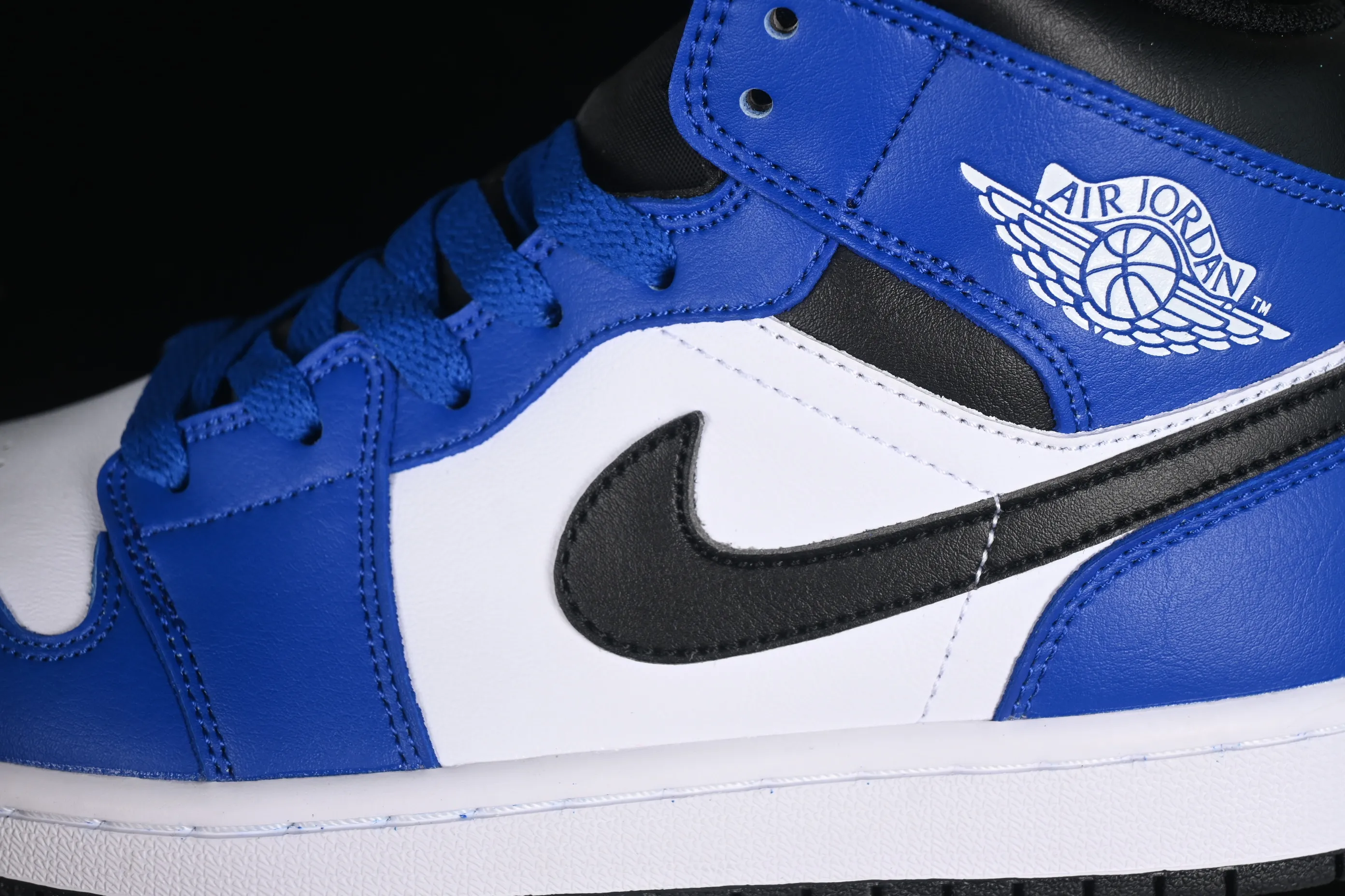 All categories Air Jordan Jordan series basketball shoes Air Jordan 1 Mid Air Jordan 1 Mid AJ1 Joe 1 white and blue color Zhongbang basketball shoes DQ8423-402